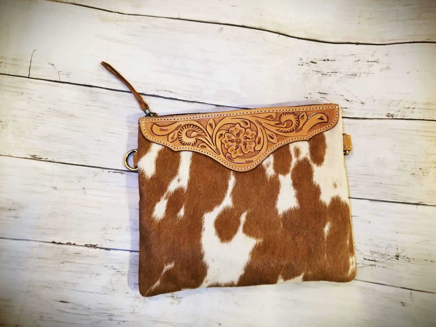 Leather Crossbody Leather Cowhide Clutch Crossbody: TAN + WHITE COWHIDE